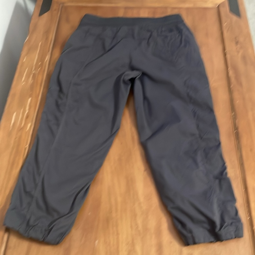 The North Face Nylon Capris Size Medium - Picture 8 of 14